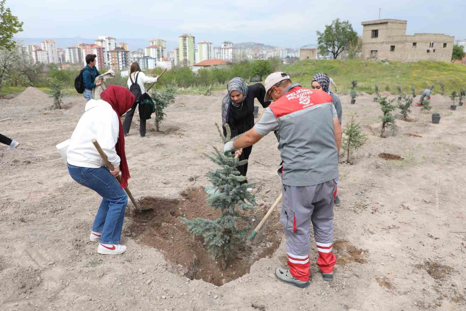 Melikgazi’nin yeşil dokusu güçleniyor
