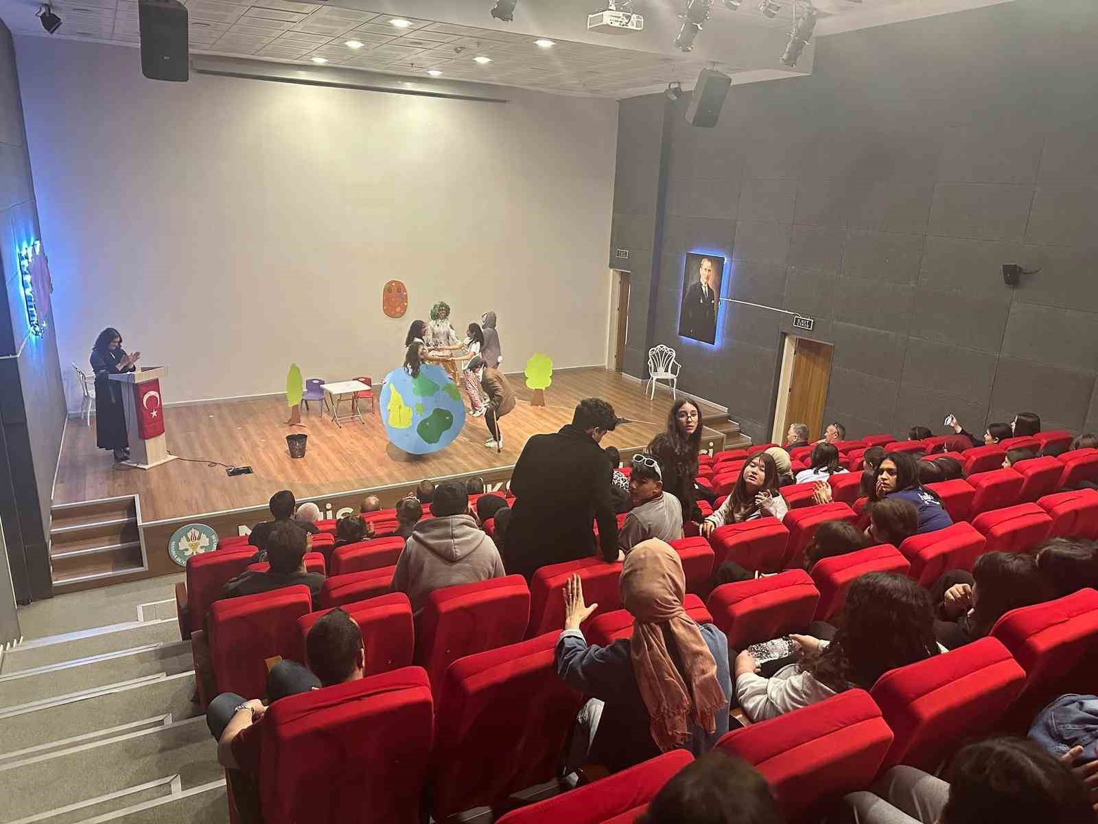 Liselilerin müzikli drama oyunu ilgi gördü

