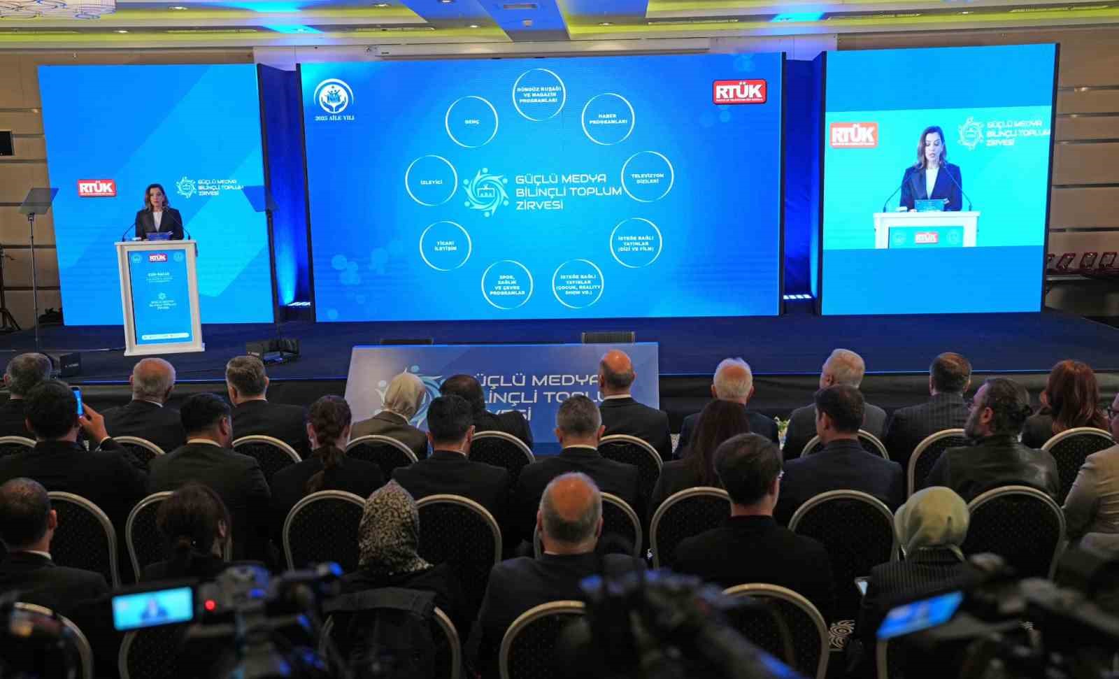 Bakan Göktaş: "Medya sadece yansıtmaz, aynı zamanda şekillendirir"
