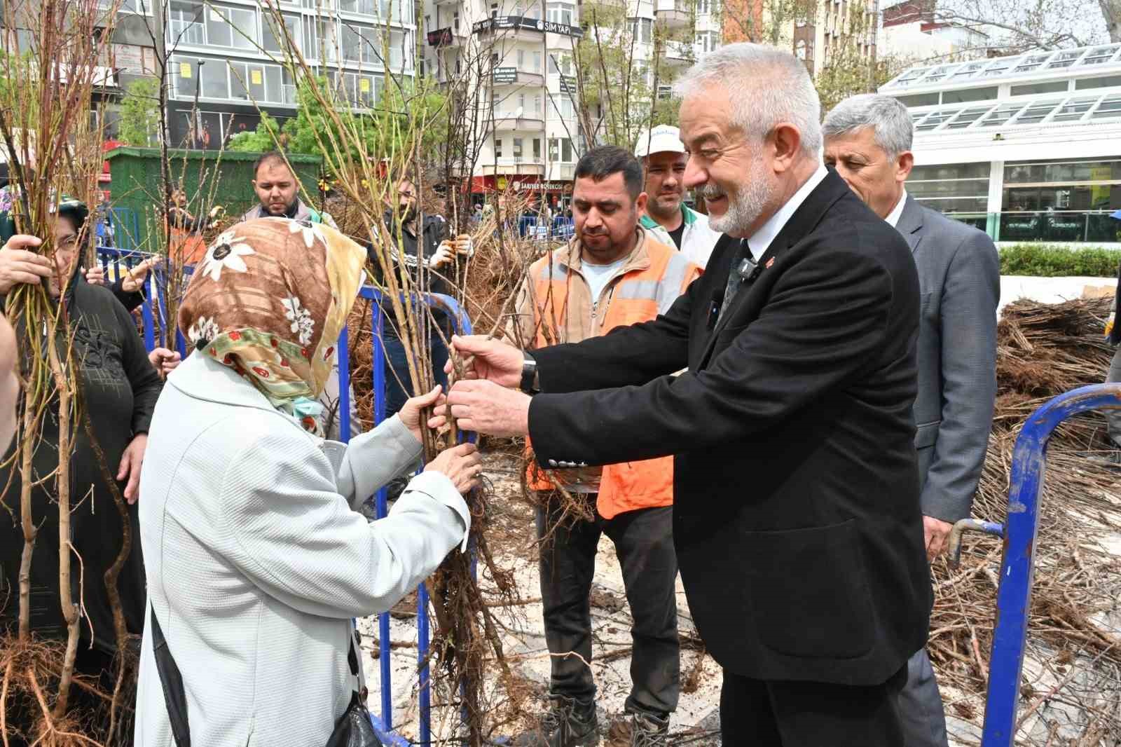 Isparta’da son 3 yılda 180 bin meyve fidanı toprakla buluştu

