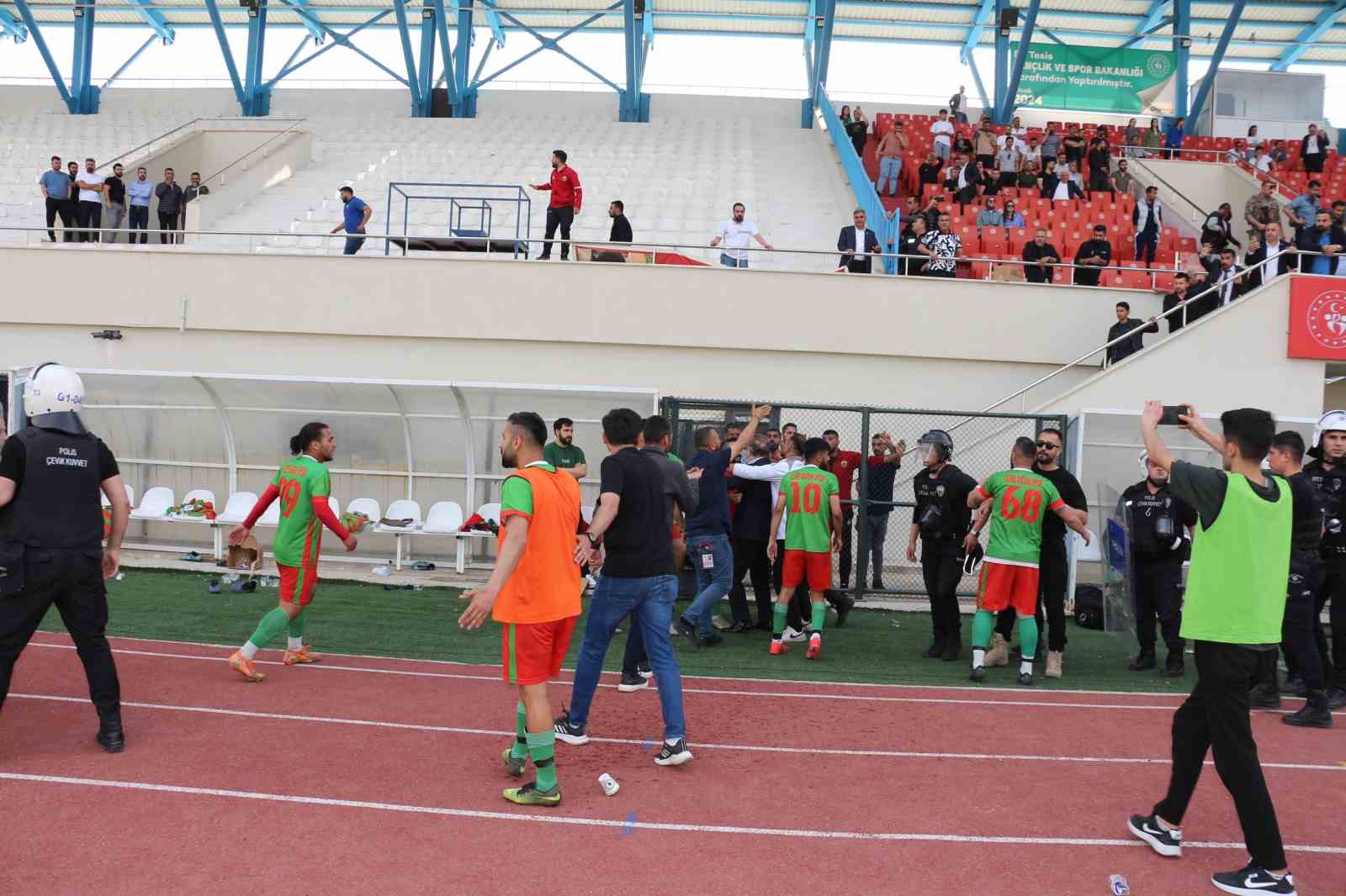 Şırnak’ta amatör maçta ortalık karıştı
