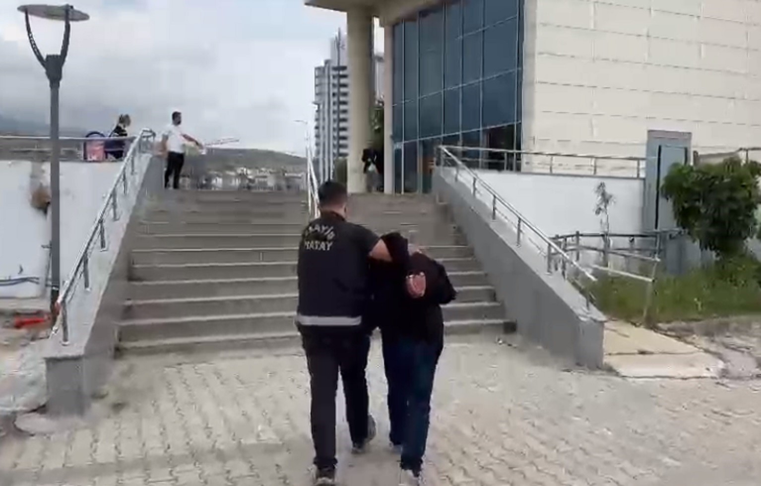 İskenderun’da 20 yıl hapis cezasıyla aranan şahıs yakalandı

