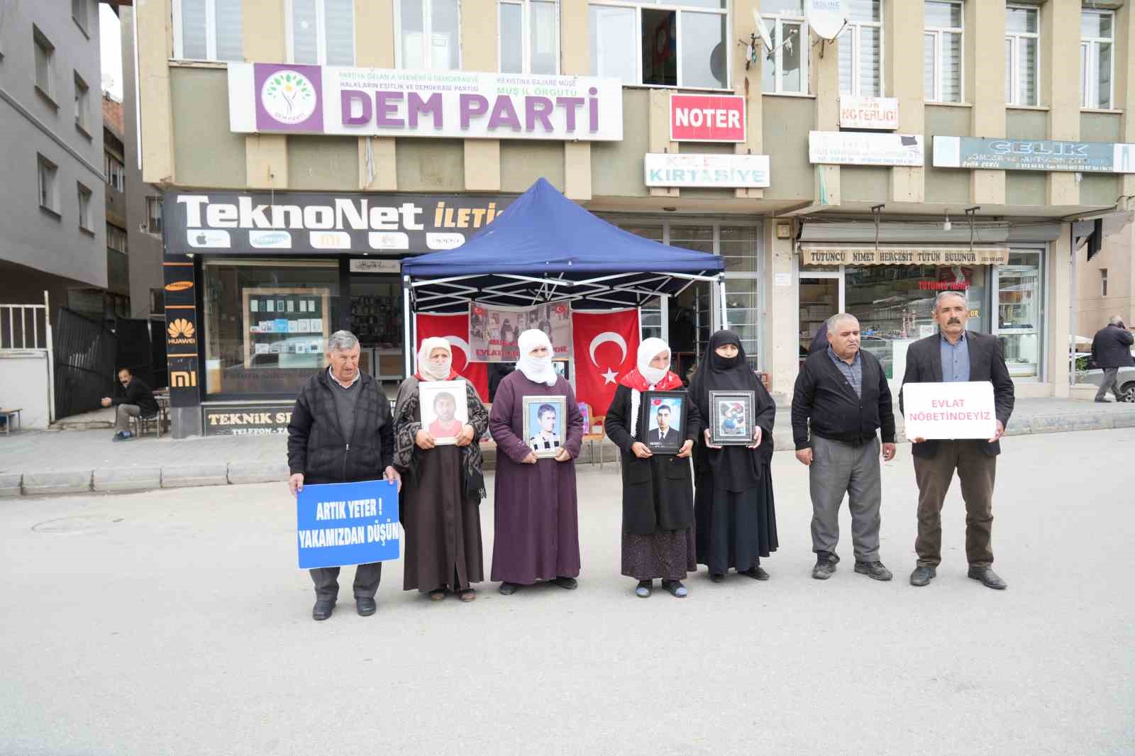 Muşlu anneler evlat nöbetine devam ediyor
