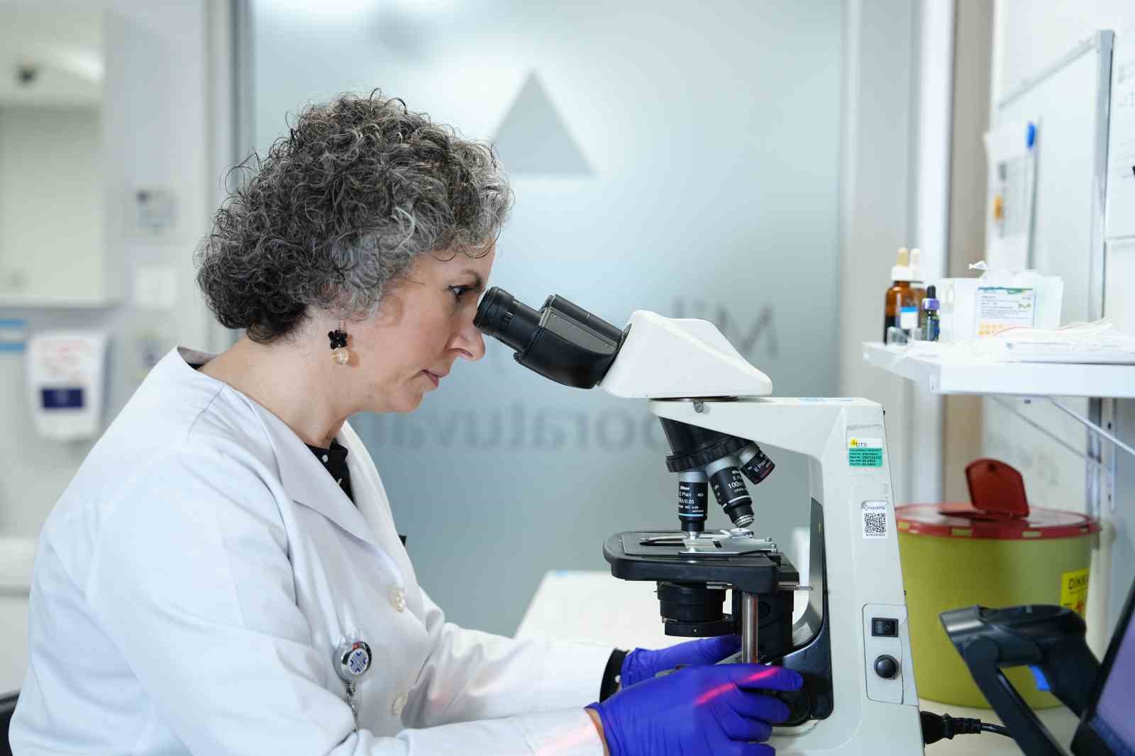 Sağlık sektörünün gizli kahramanları laboratuvar teknikerleri
