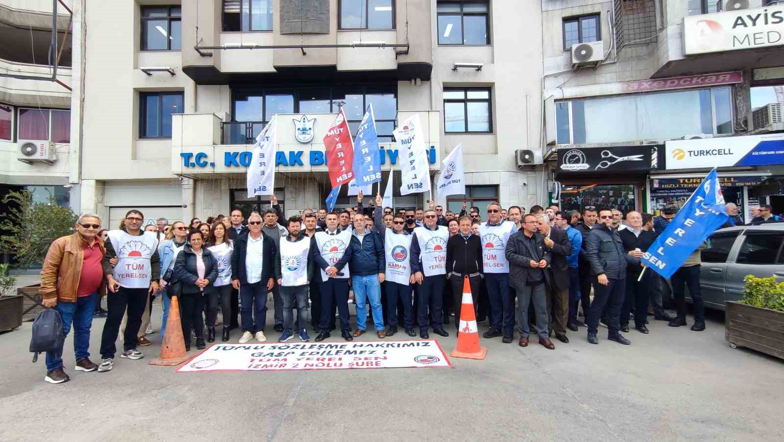 Konak Belediyesi’nde memurlar iş bıraktı