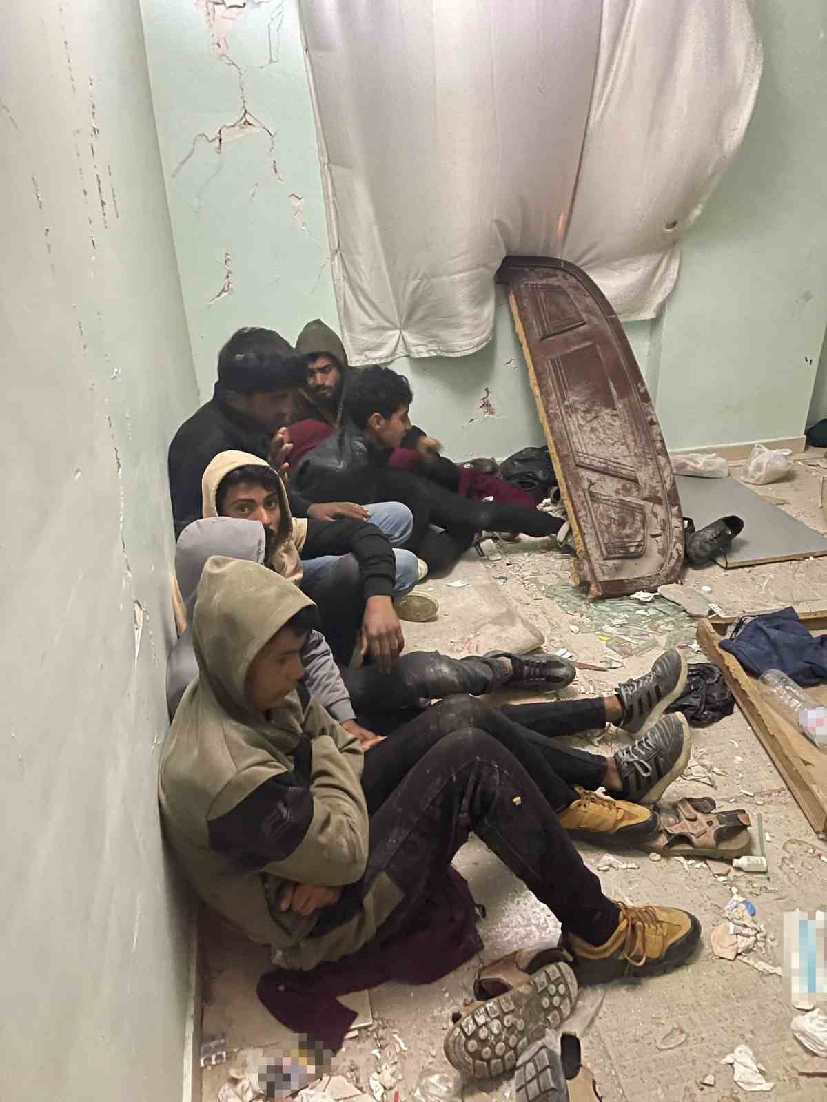 Hatay’da 21 kaçak göçmen yakalandı: 5 tutuklama