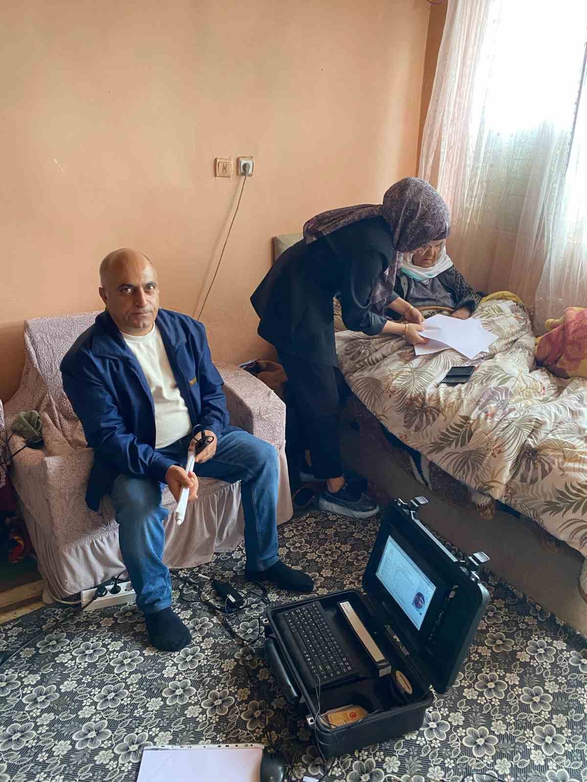 Doğubayazıt’ta 75 vatandaş yerinde kimlik hizmetiyle buluştu