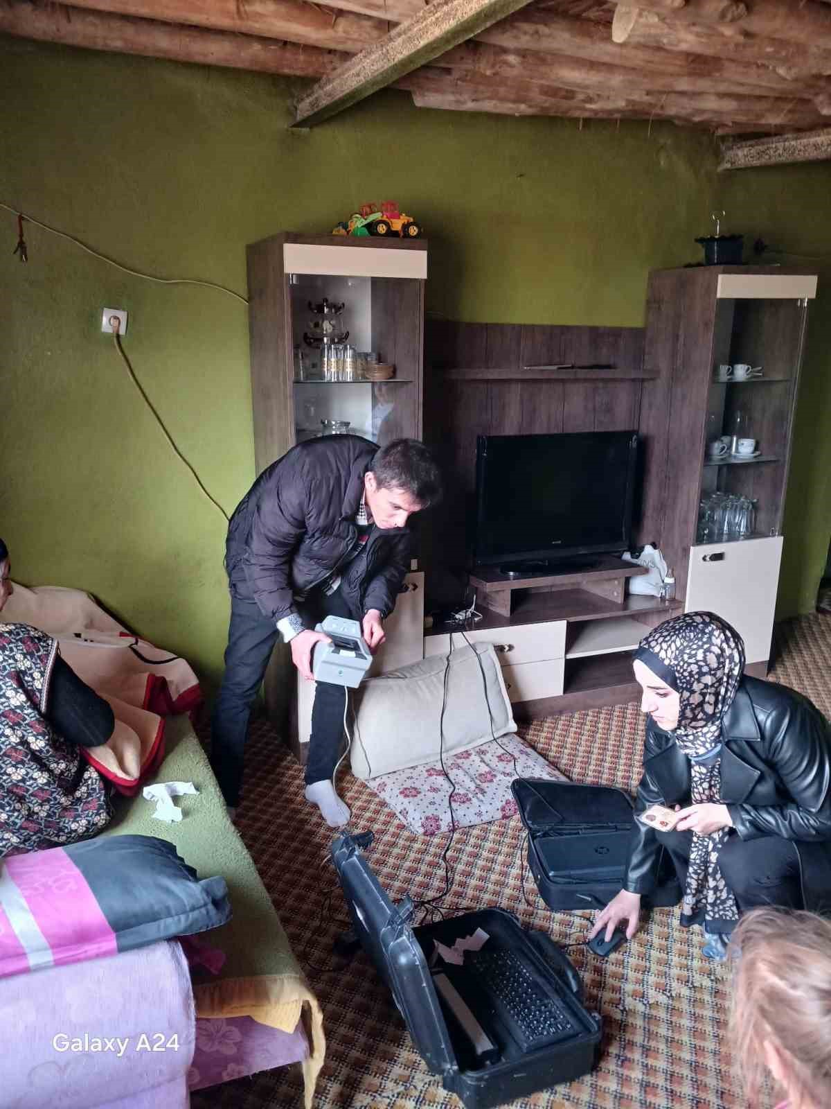 Doğubayazıt’ta 75 vatandaş yerinde kimlik hizmetiyle buluştu