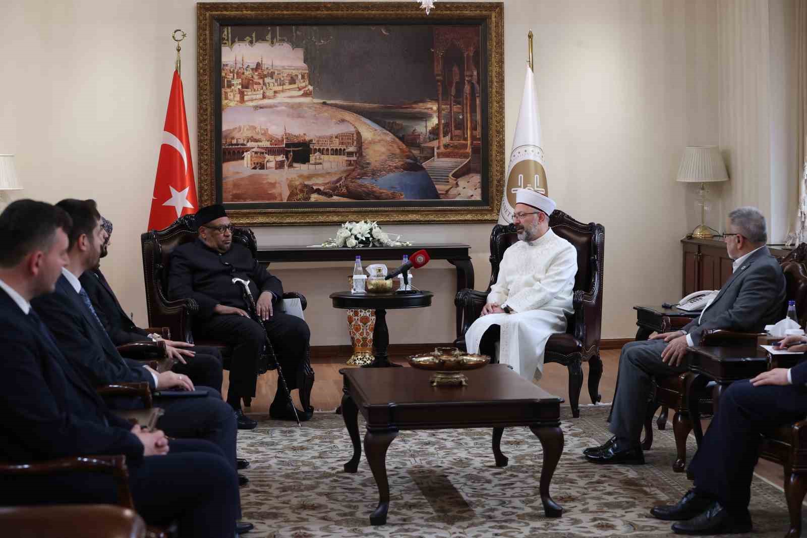 Diyanet İşleri Başkanı Erbaş, D&uuml;nya M&uuml;sl&uuml;man Alimler Birliği Başkan Yardımcısı El-Beşir&rsquo;i kabul etti
