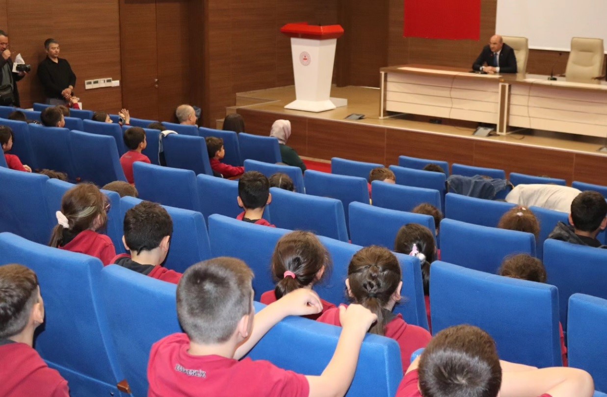 Kaymakam Baskın, miniklerle "Kariyer Günleri" etkinliğinde bir araya geldi
