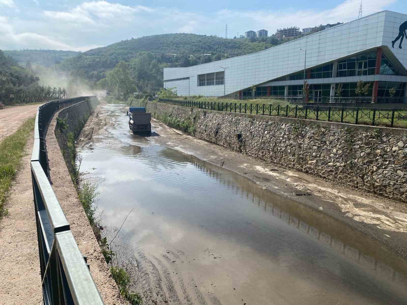 B&uuml;y&uuml;kşehir&rsquo;den Mandıras Deresi&rsquo;nde yaz temizliği

