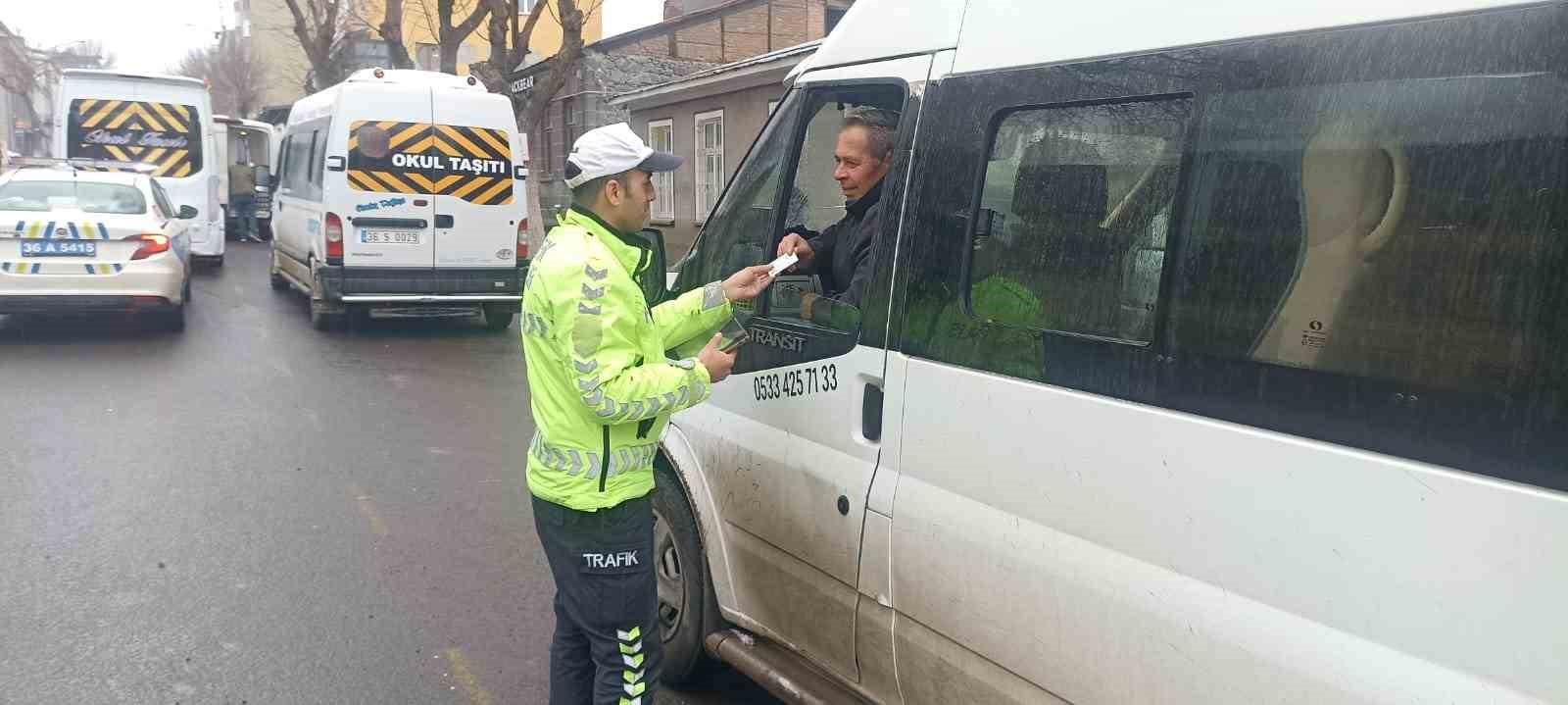Kars’ta okul servisleri trafiğin radarında
