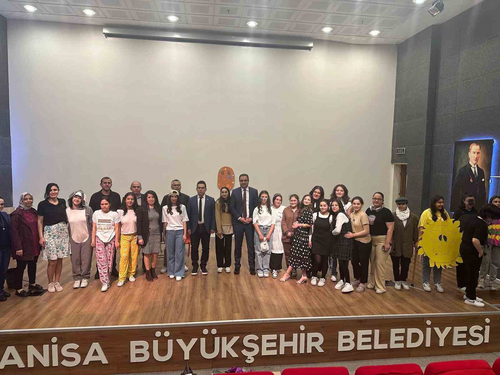 Liselilerin müzikli drama oyunu ilgi gördü