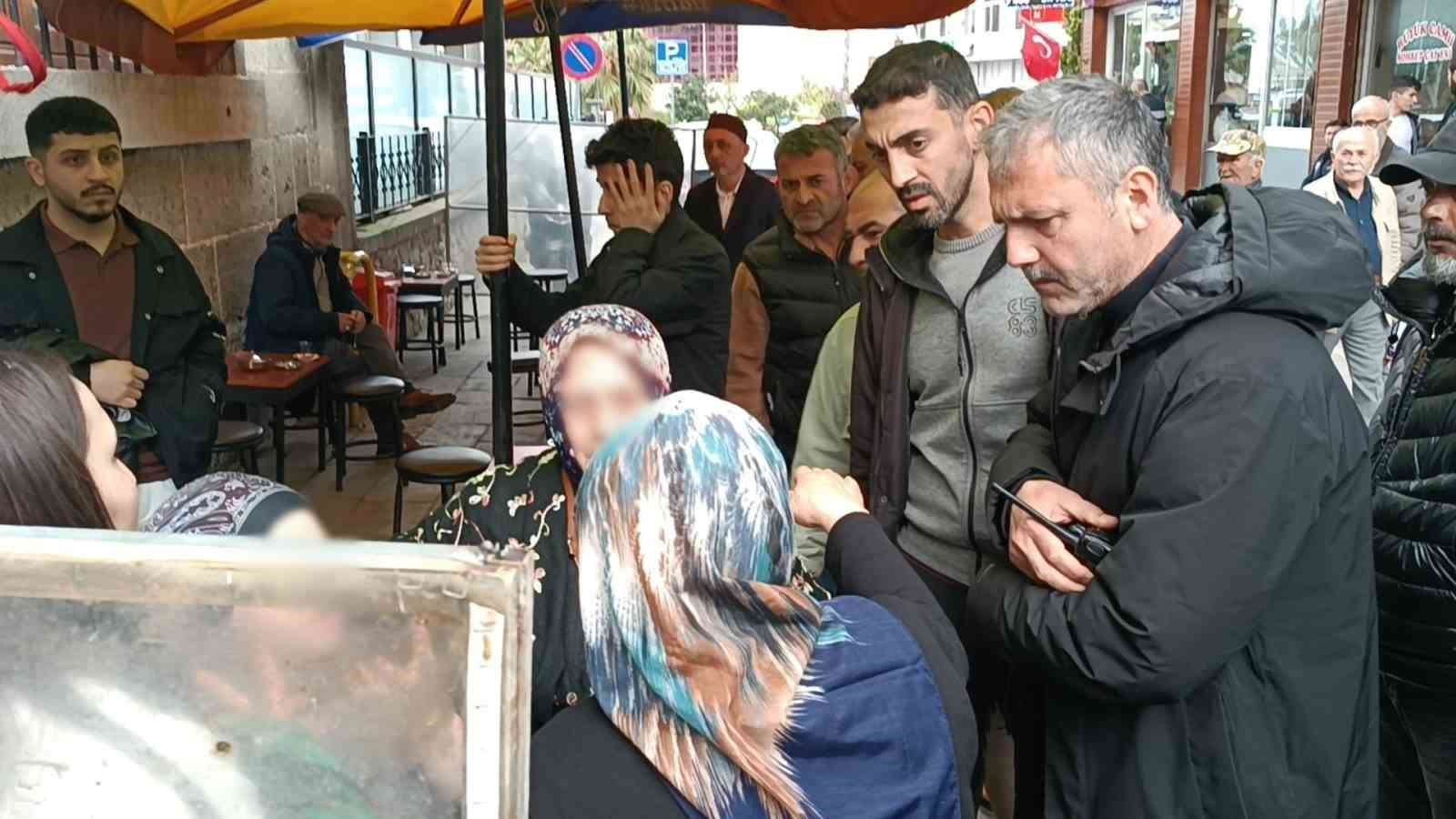 Gen&ccedil; kız, peşine d&uuml;şen adamdan attığı tokat sayesinde kurtuldu
