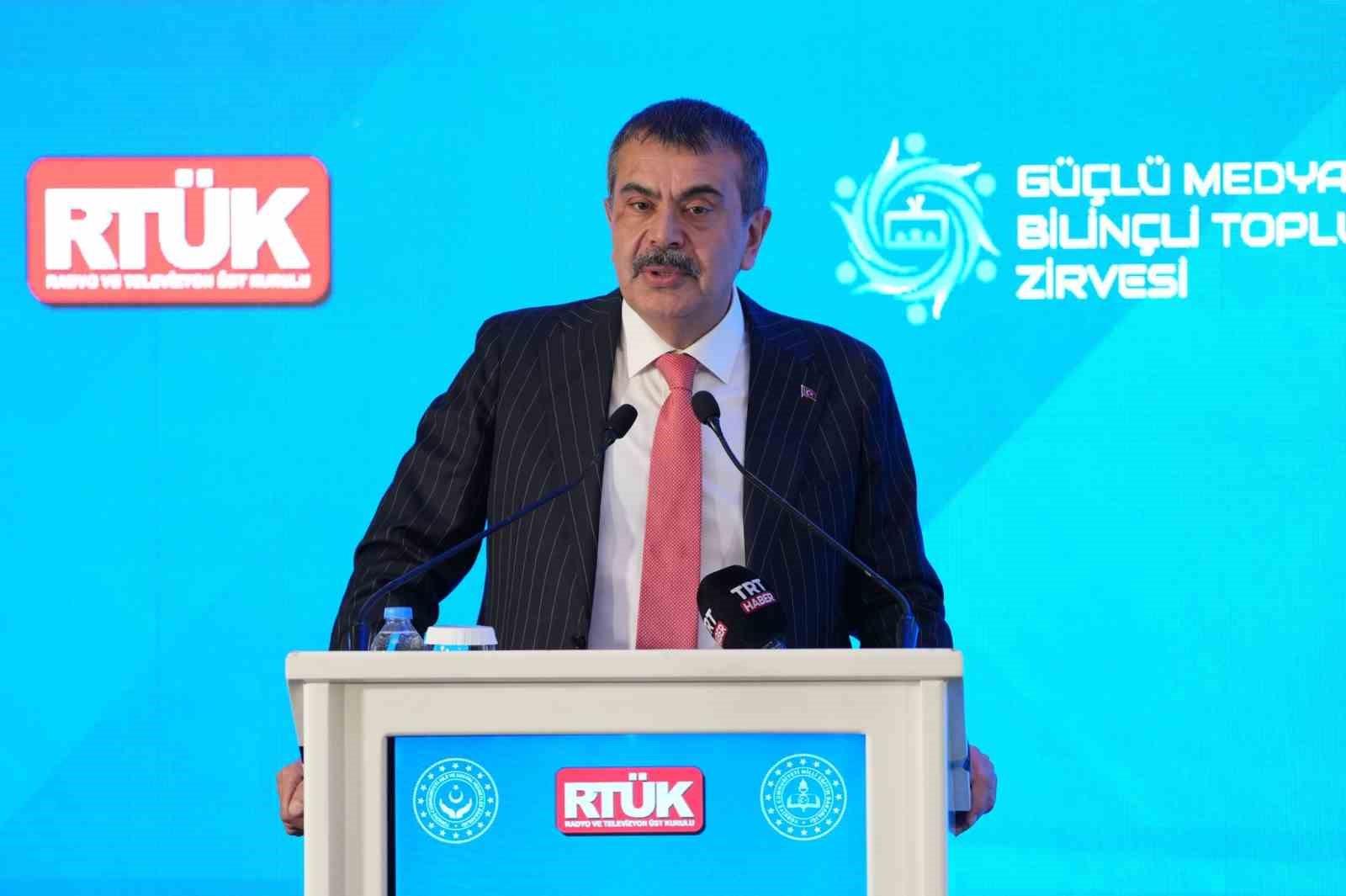 Milli Eğitim Bakanı Tekin: "Ben &ccedil;ocuklarımızı sosyal medya bağımlılığından uzak tutmak istiyorum"
