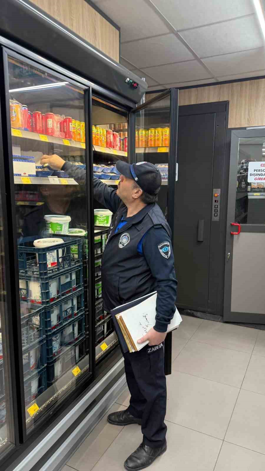 Sultangazi’de marketlerde sıkı denetim