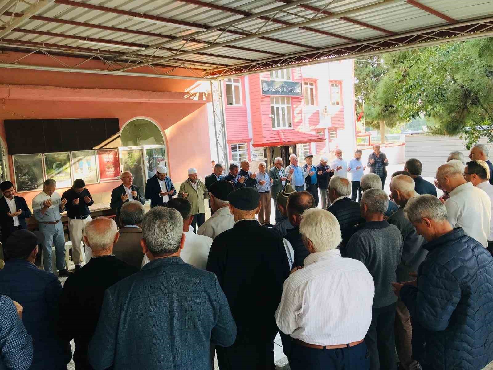 Gazipaşa’da hacı adayları dualarla kutsal topraklara uğurlandı