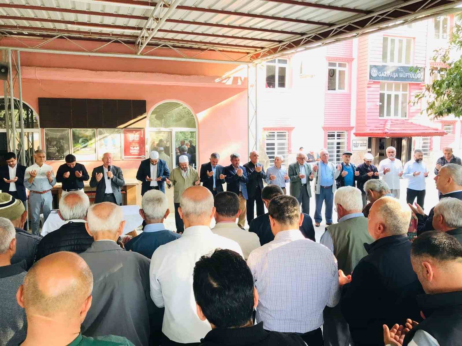 Gazipaşa’da hacı adayları dualarla kutsal topraklara uğurlandı
