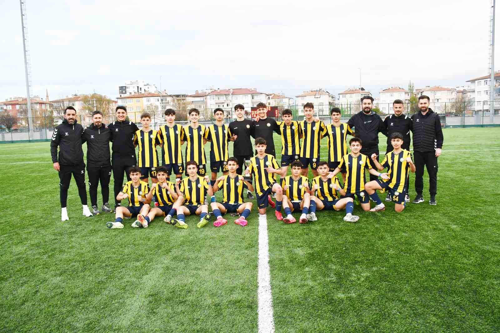 Talas Belediyespor U15 takımında yüzler gülüyor
