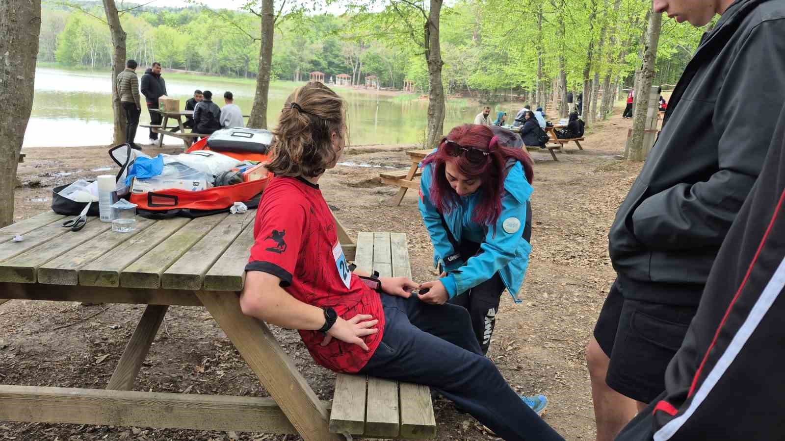 Zorlu parkurda mücadele: Bitişte yere yığıldılar