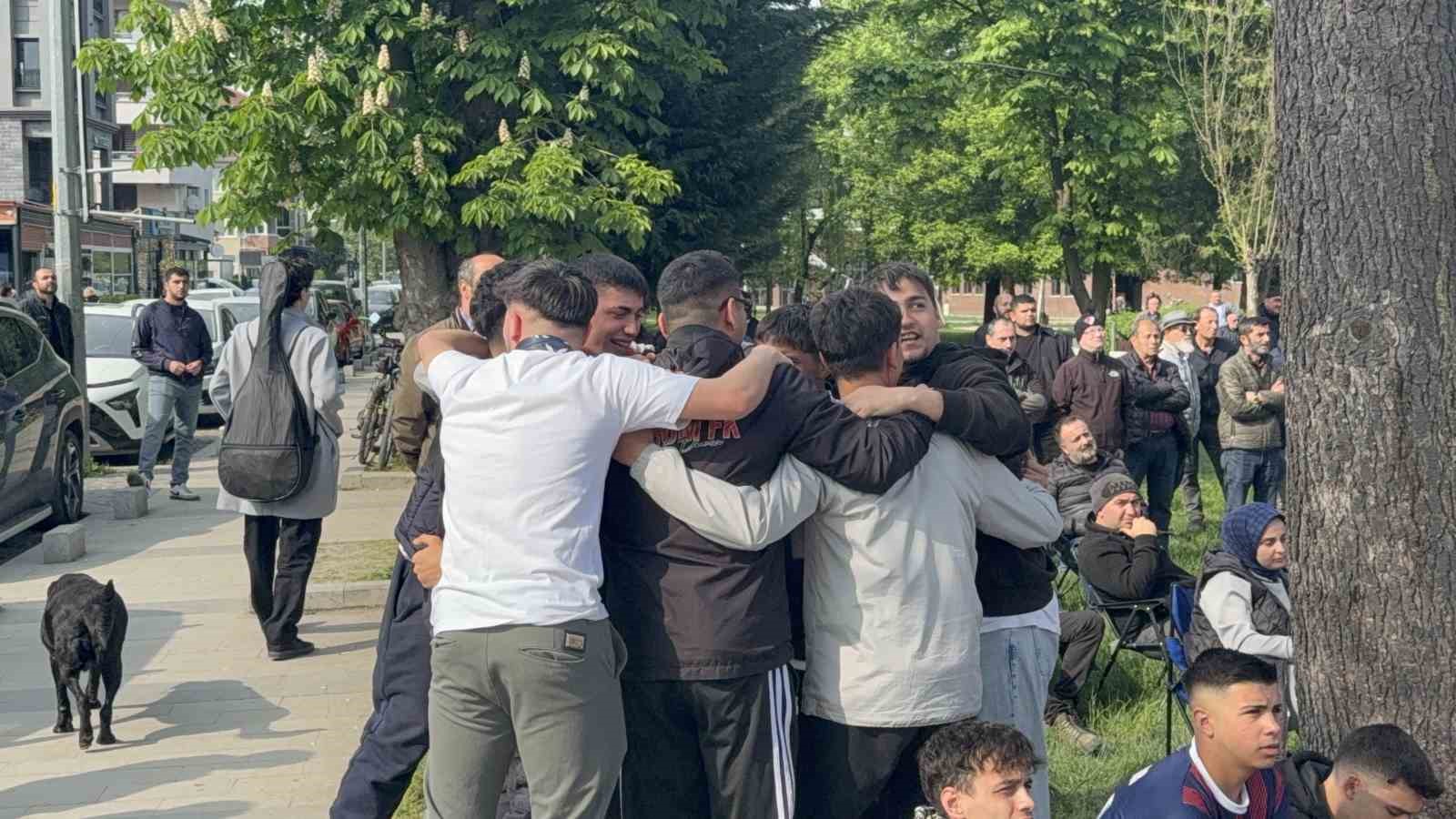 Play-off maçı dev ekranda izlendi