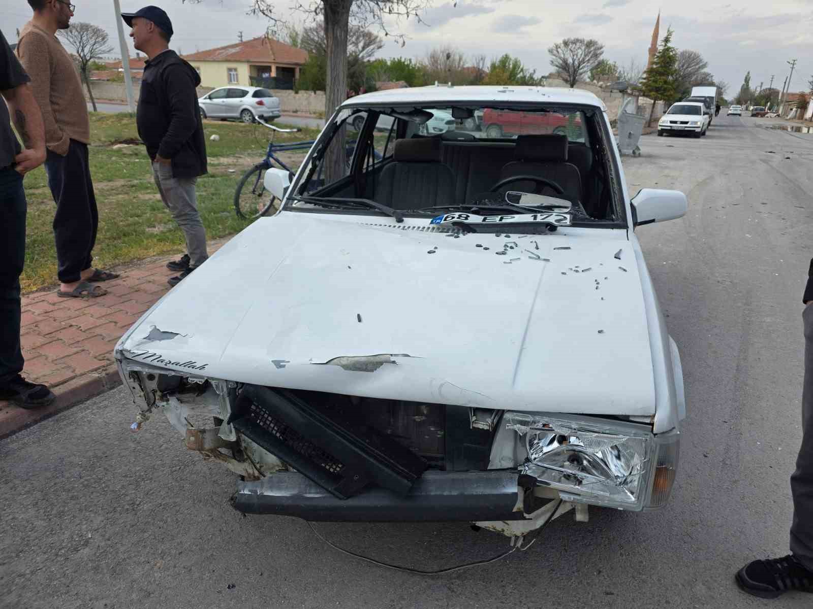 Otomobille çarpışan elektrikli motosiklet sürücüsünün gözü çıktı