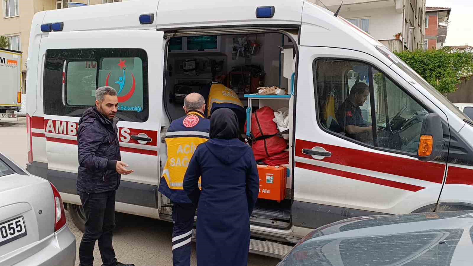 Bursa’da 1. kattan düşen çocuğu moloz dolu çuvallar korudu