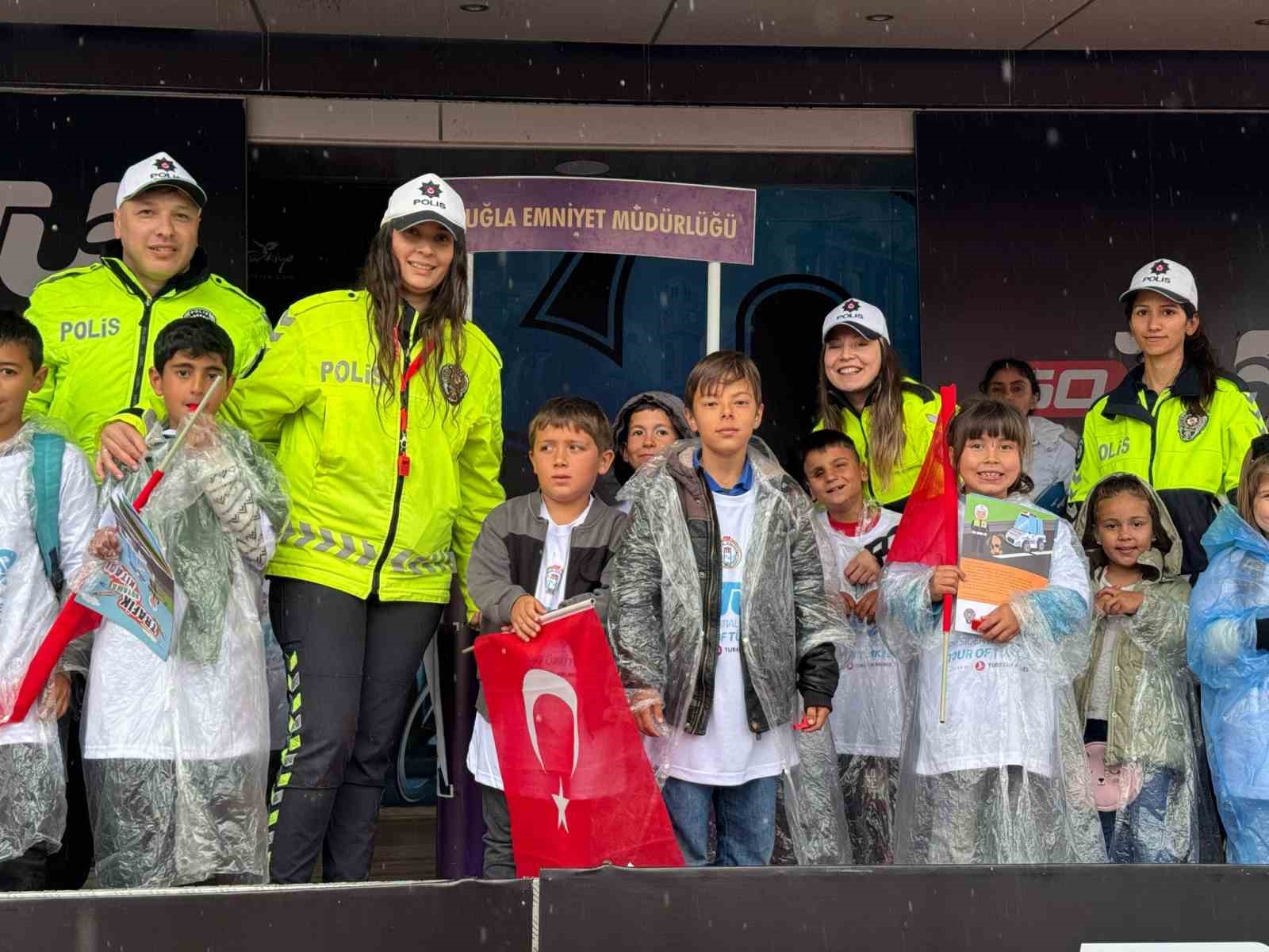 Muğla emniyetinden Kraliçe Etap’ta trafik farkındalığı etkinliği