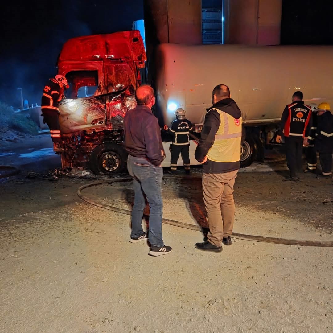 Lüleburgaz’da LPG tankerinde dolum sırasında yangın çıktı
