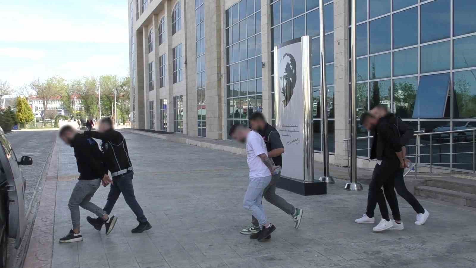 Uşak&rsquo;ta 11 uyuşturucu satıcısı tutuklandı
