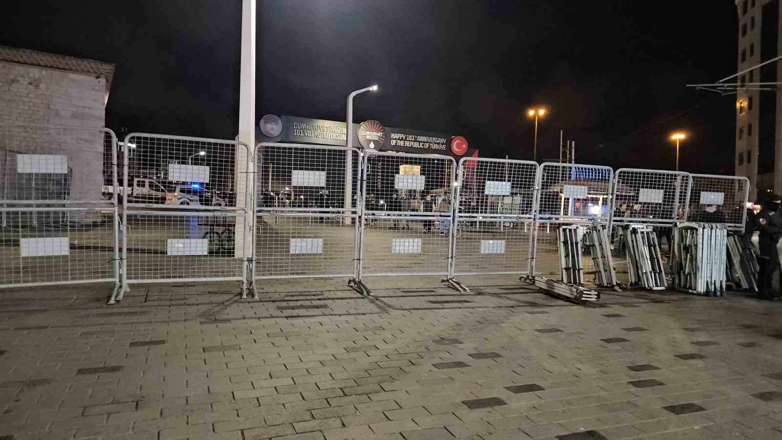 İstanbul’da 1 Mayıs nedeniyle bazı yollar trafiğe kapatıldı