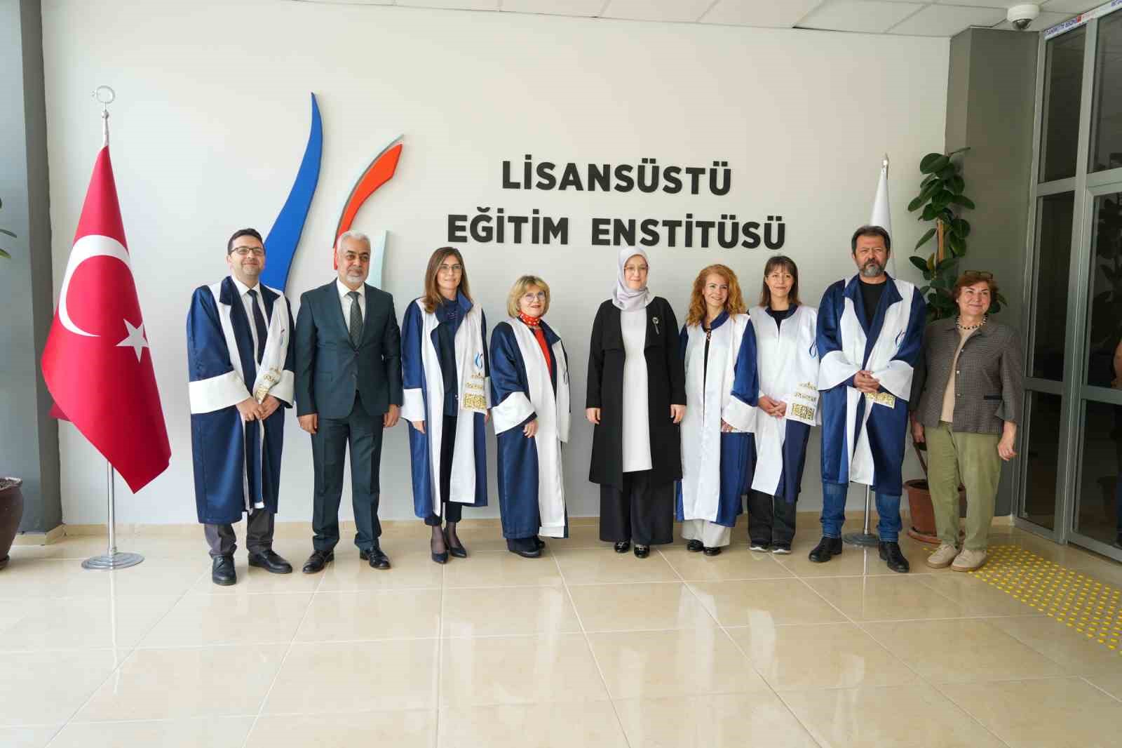 Başarılarla dolu hayatını 72 yaşında doktorayla taçlandırdı