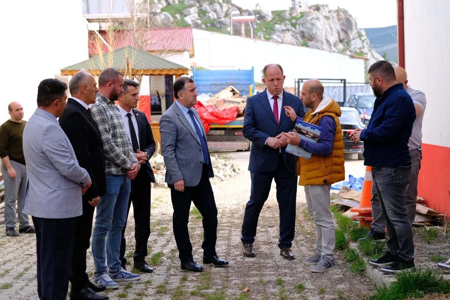 3 yıldır onarımı bitirilemeyen huzurevinin haziran ayının ortalarında bitirilmesi hedefleniyor