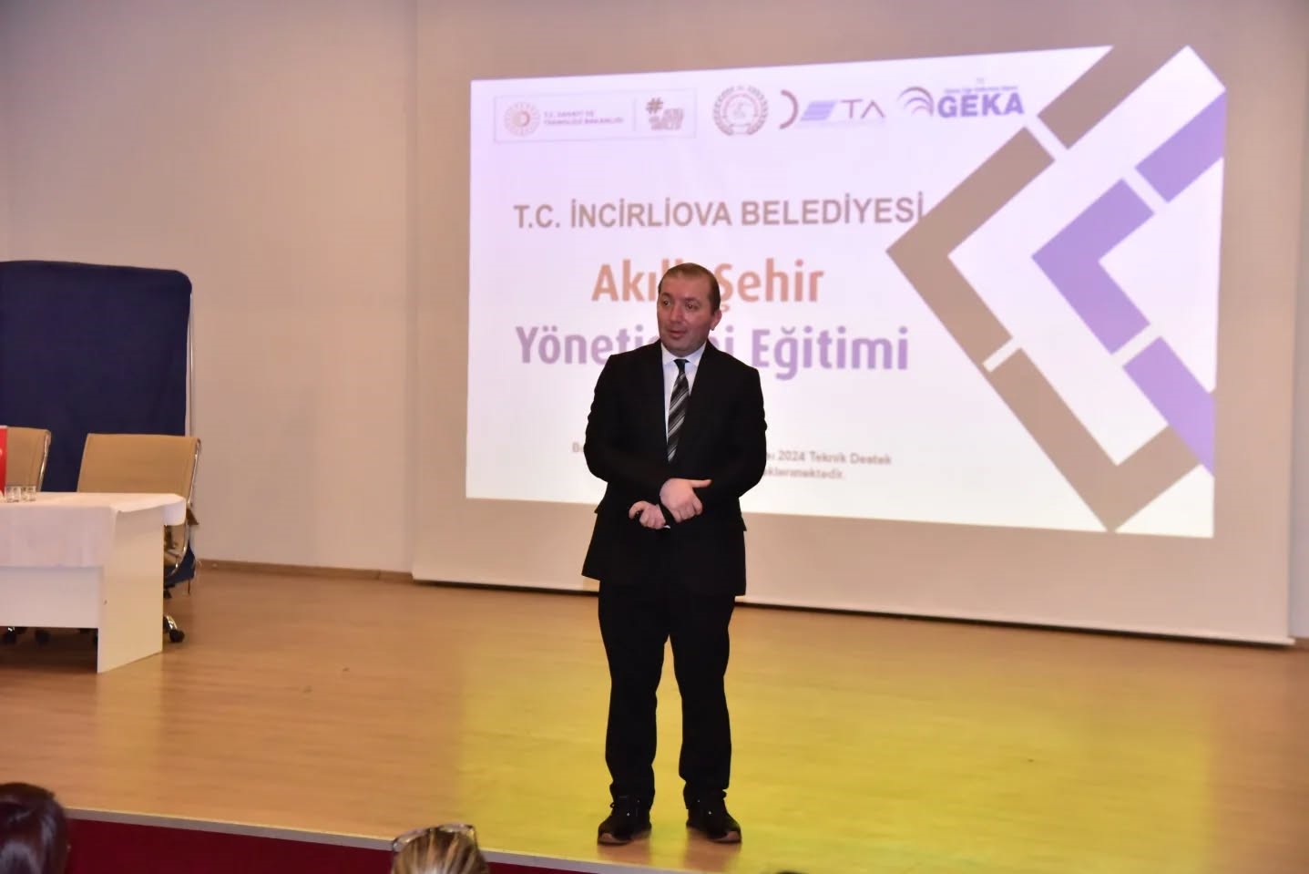 İncirliova ‘Akıllı Şehir Projesi’ için ilk adımı tamamladı
