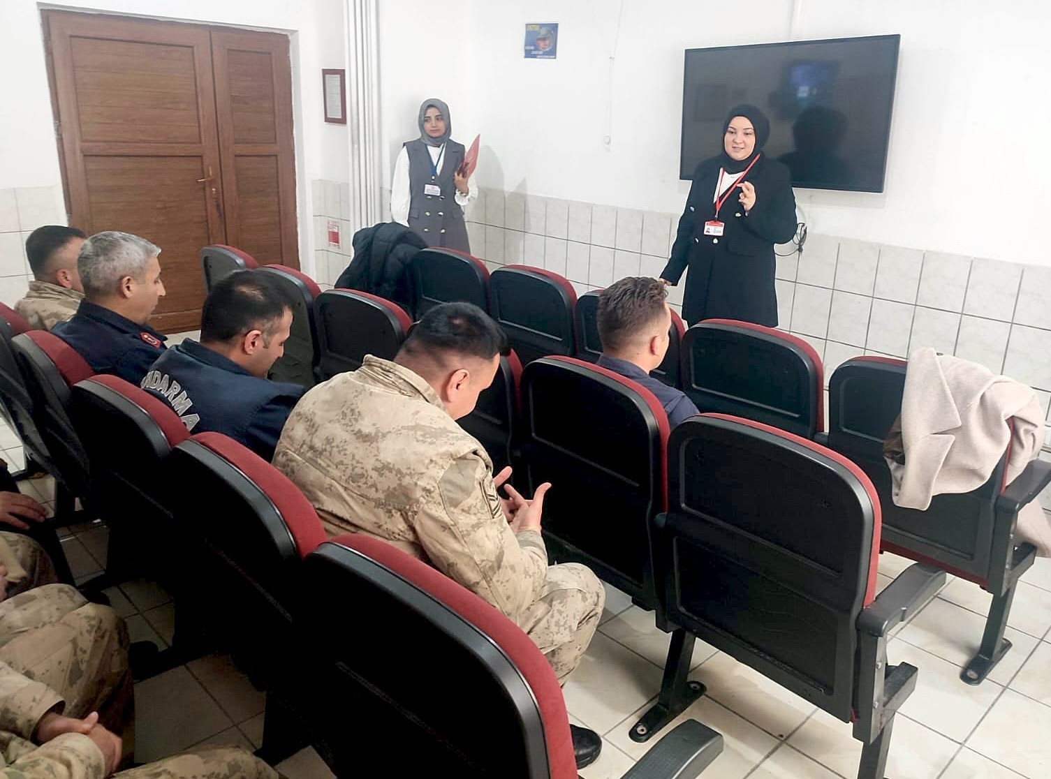 Demir&ouml;z&uuml; jandarma personeline kadına y&ouml;nelik şiddetle m&uuml;cadele eğitimi verildi
