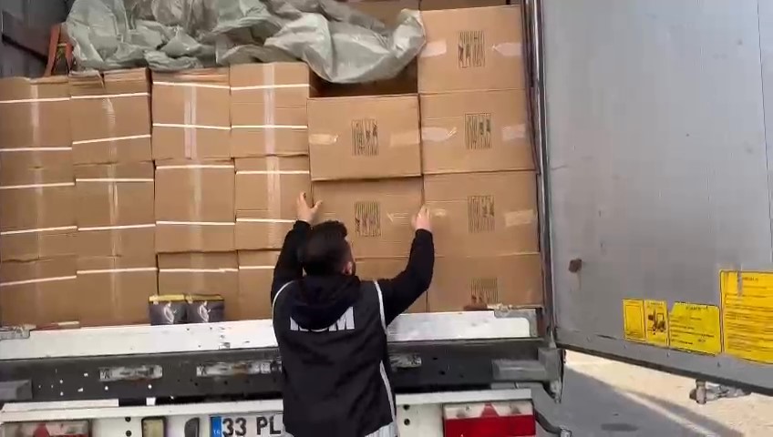4 milyon TL değerinde 6 tondan fazla tütün ele geçirildi: 3 gözaltı
