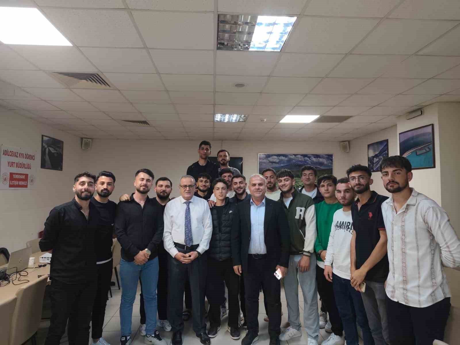 ‘Yaşayan İnsan Hazinesi’ Birol, öğrencilerle bir araya geldi