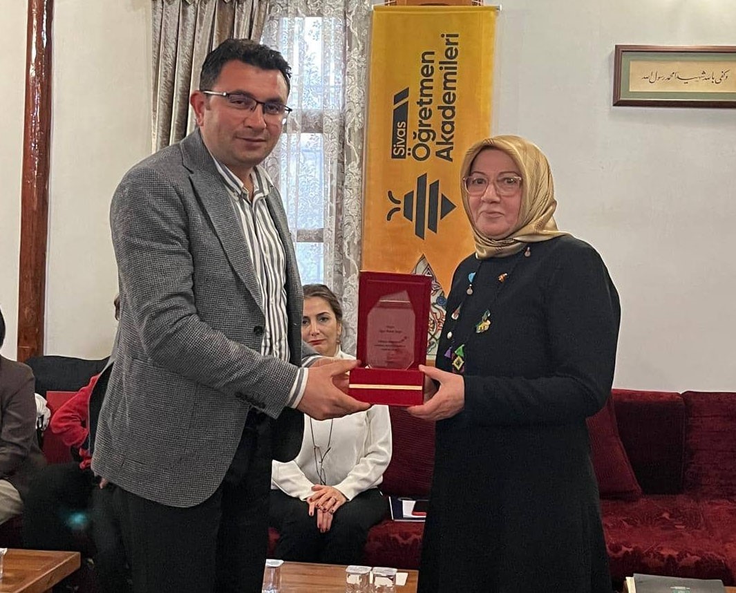 Sivas&rsquo;ta Edebiyat Akademisi devam ediyor

