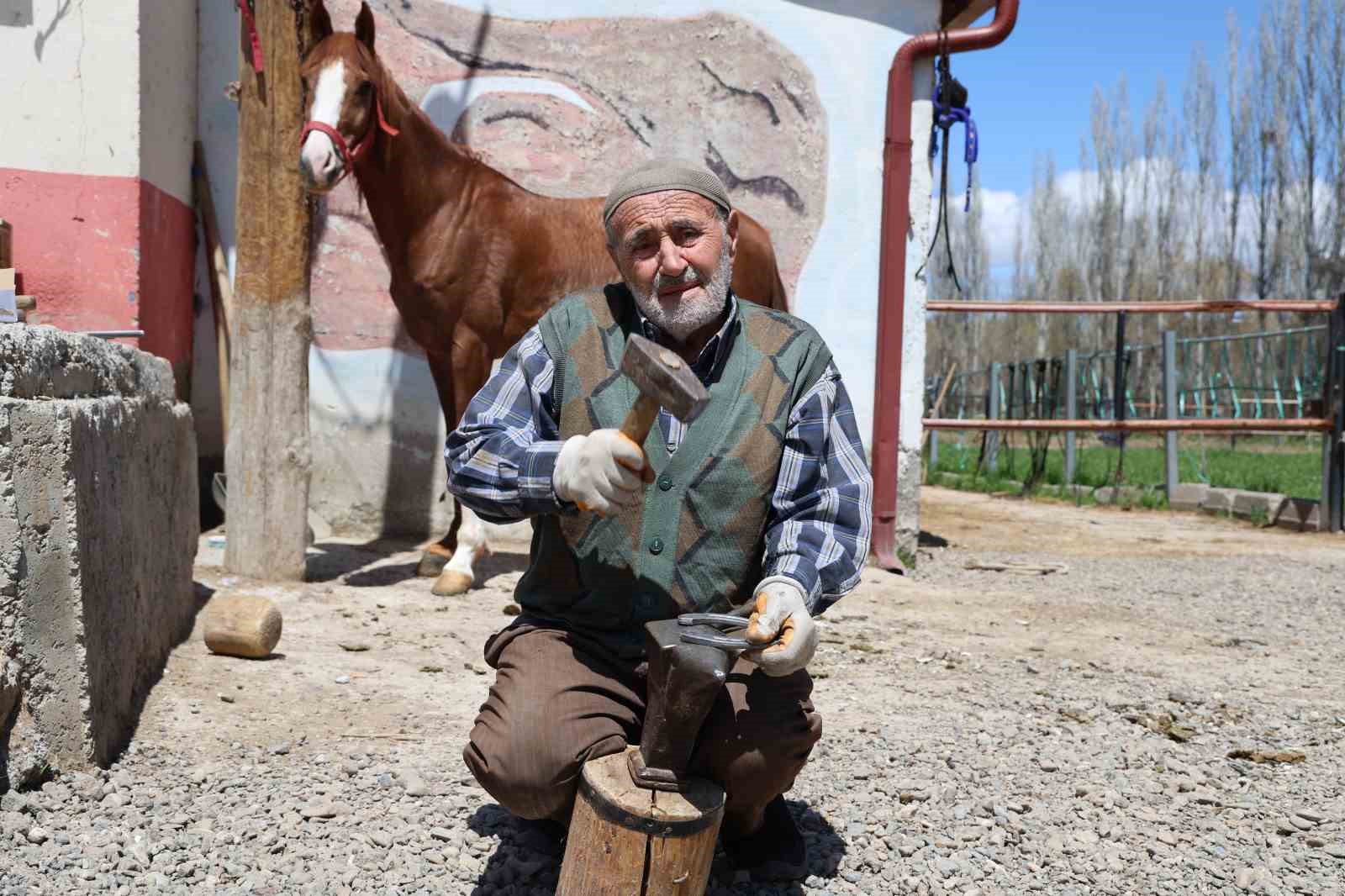 77 yaşındaki son nalbant ustası, 63 yıldır mesleğini sürdürüyor