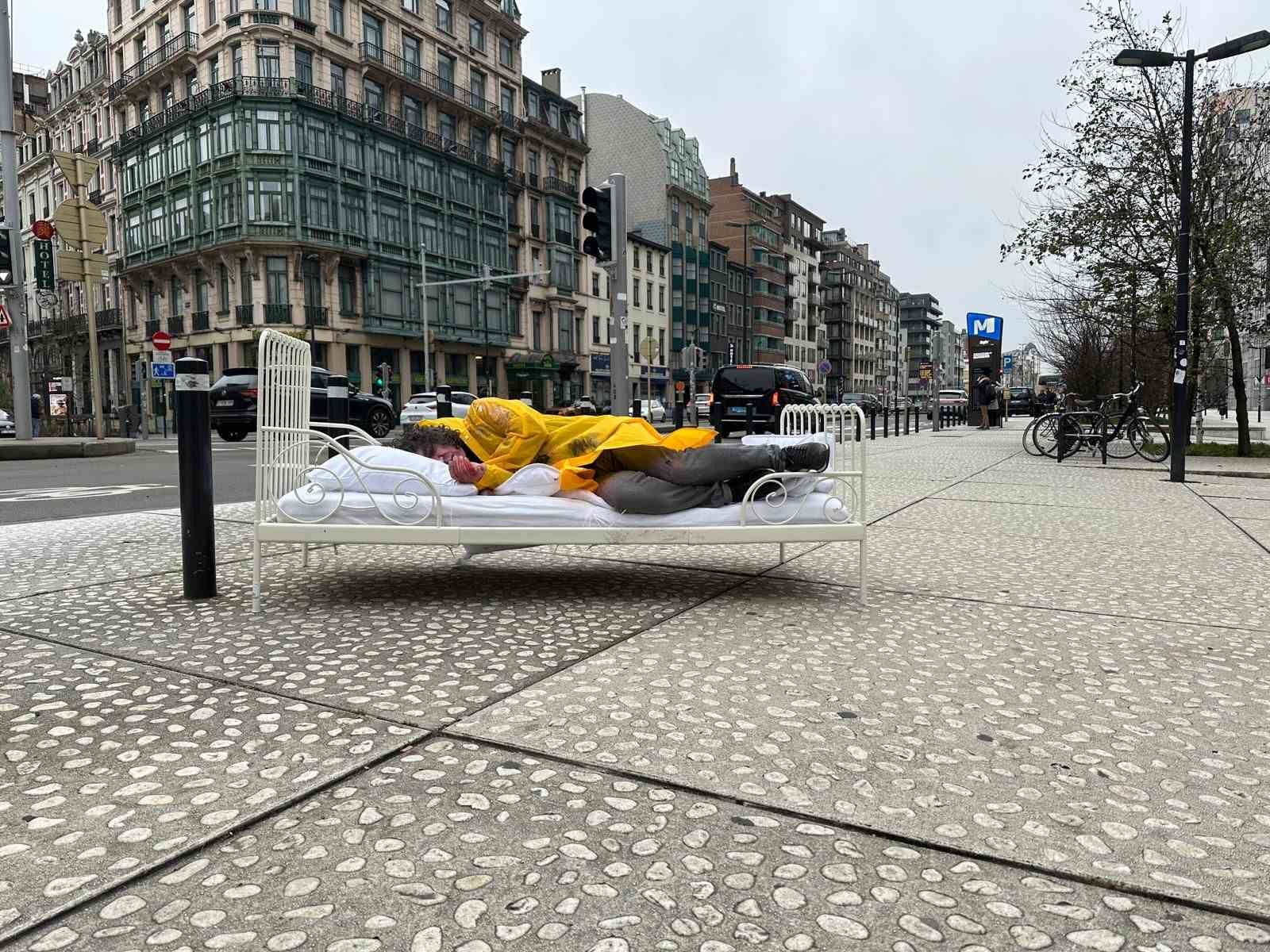 Profesörden Brüksel’de "göç" performansı