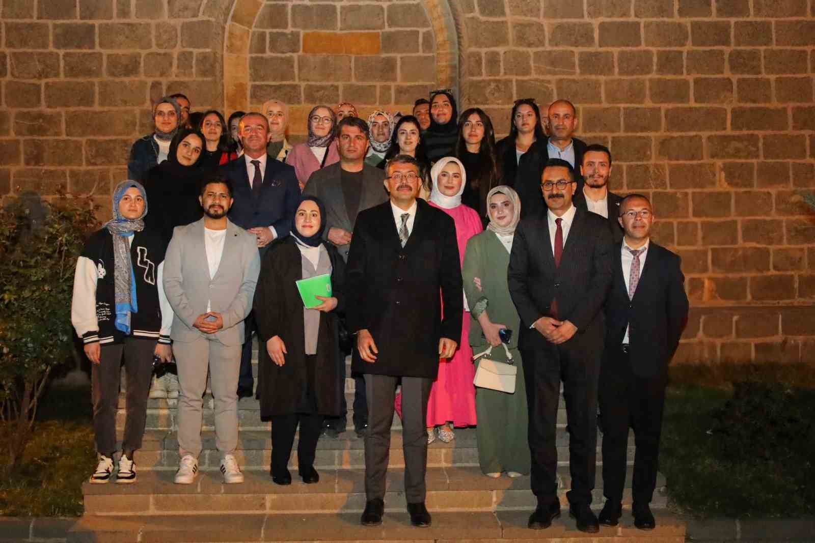 Vali Çelik, "Kitap Kulübü" etkinliğine katıldı