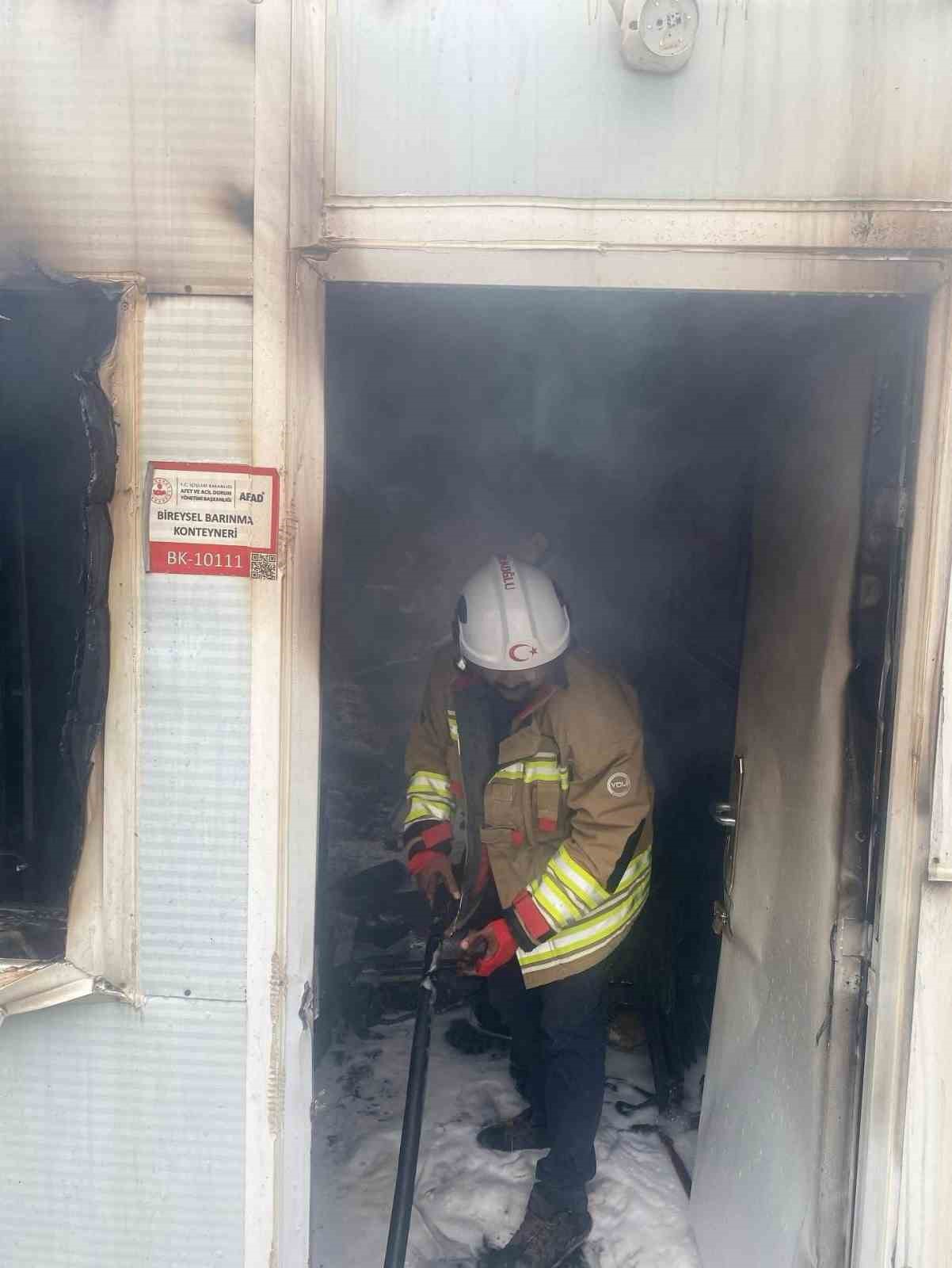 Kırıkhan’da konteyner yangını