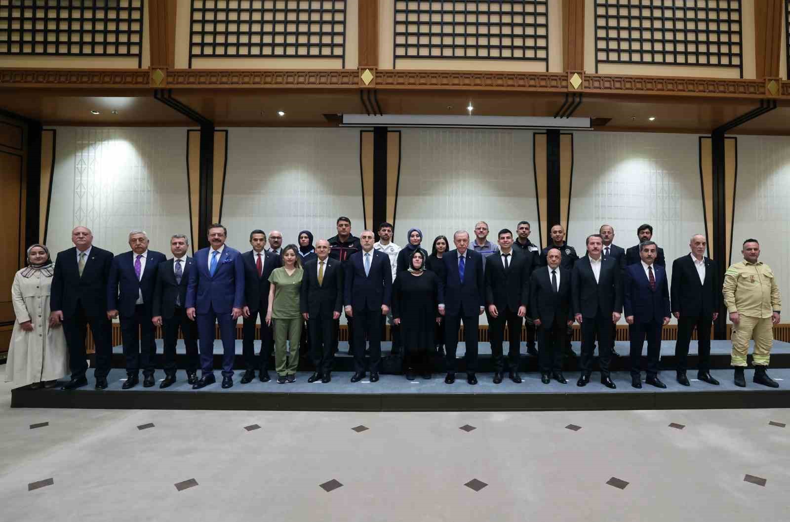 Cumhurbaşkanı Erdoğan işçilerle bir araya geldi