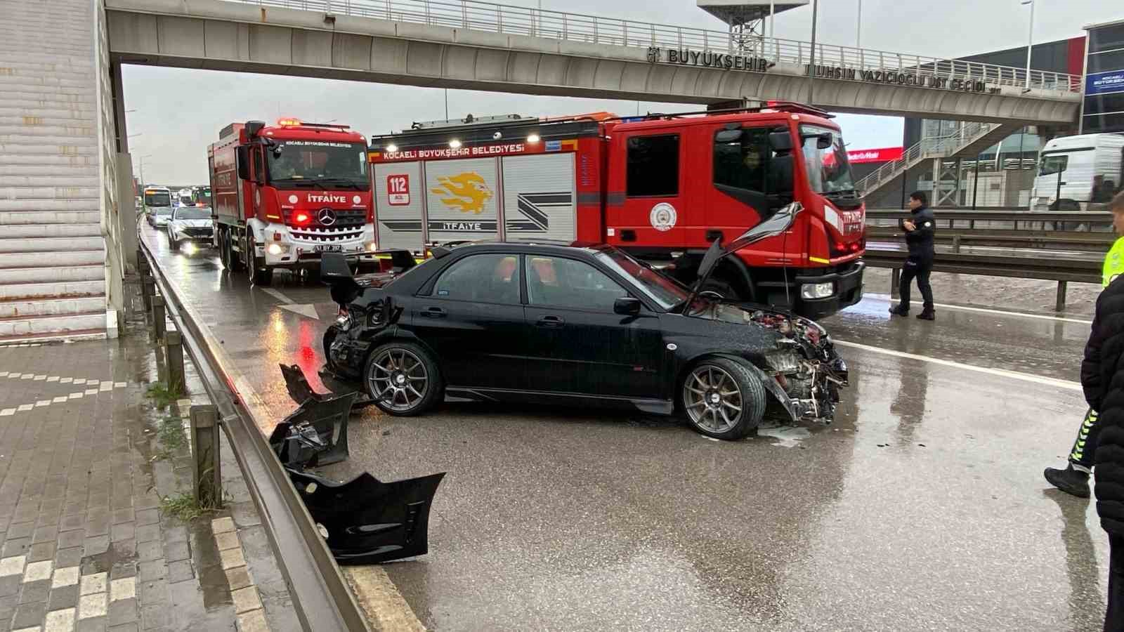 Yağmur kazayı beraberinde getirdi
