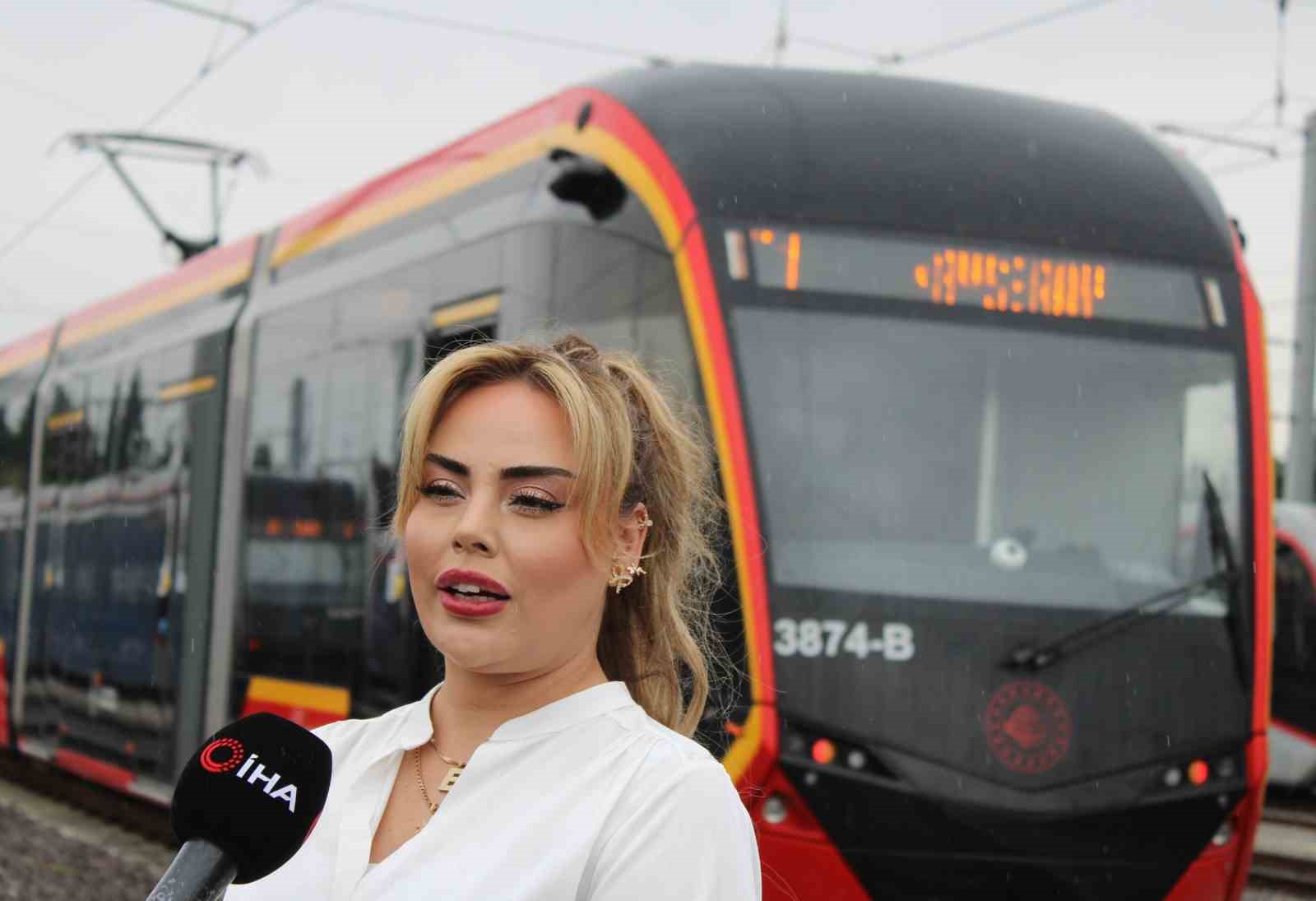 80 tonluk tramvaya kadın eli değdi