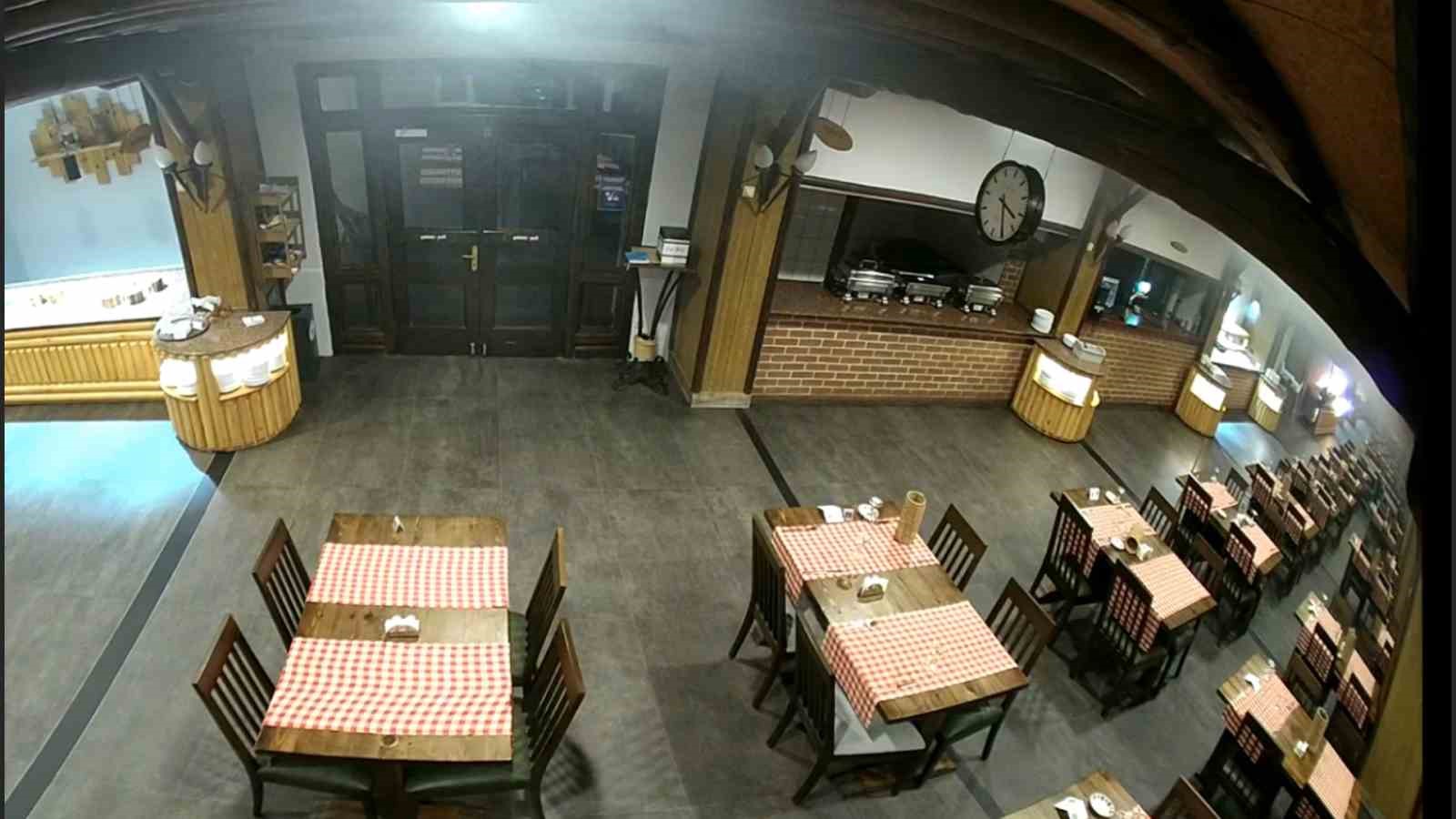 Grill cihazı alev aldı, otel kül oldu: İlk görüntüler ortaya çıktı
