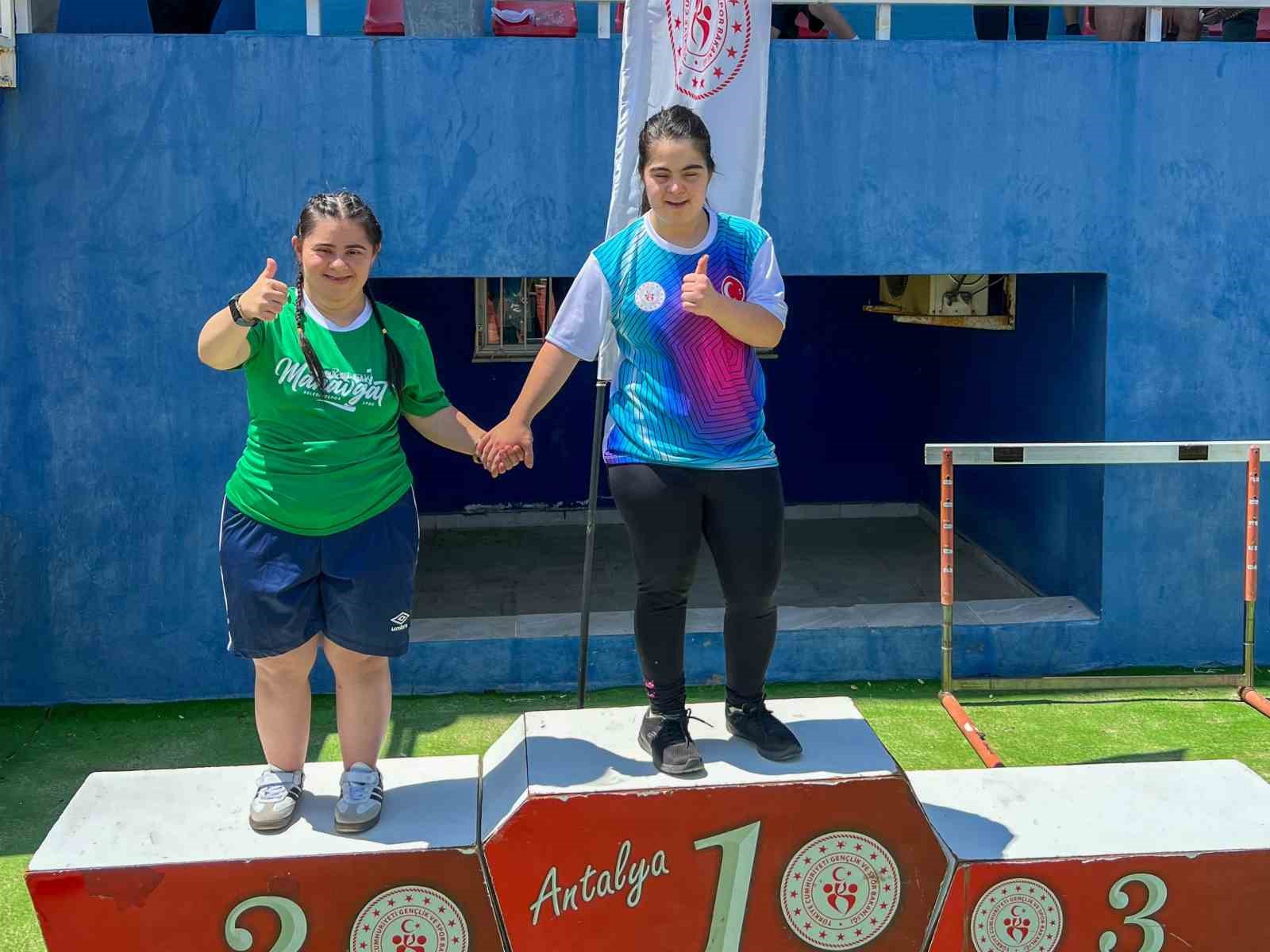 Manavgat’ın özel sporcuları madalyaları topladı
