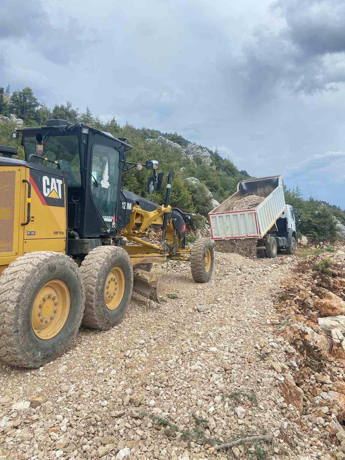 Onikişubat’ta yol çalışmaları
