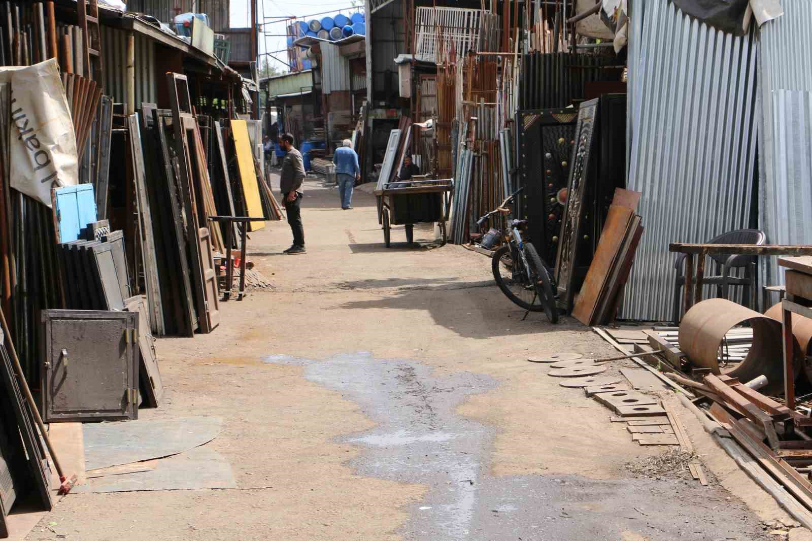 Diyarbakır’da hurdacı esnafı 1 Mayıs’ta da çalıştı
