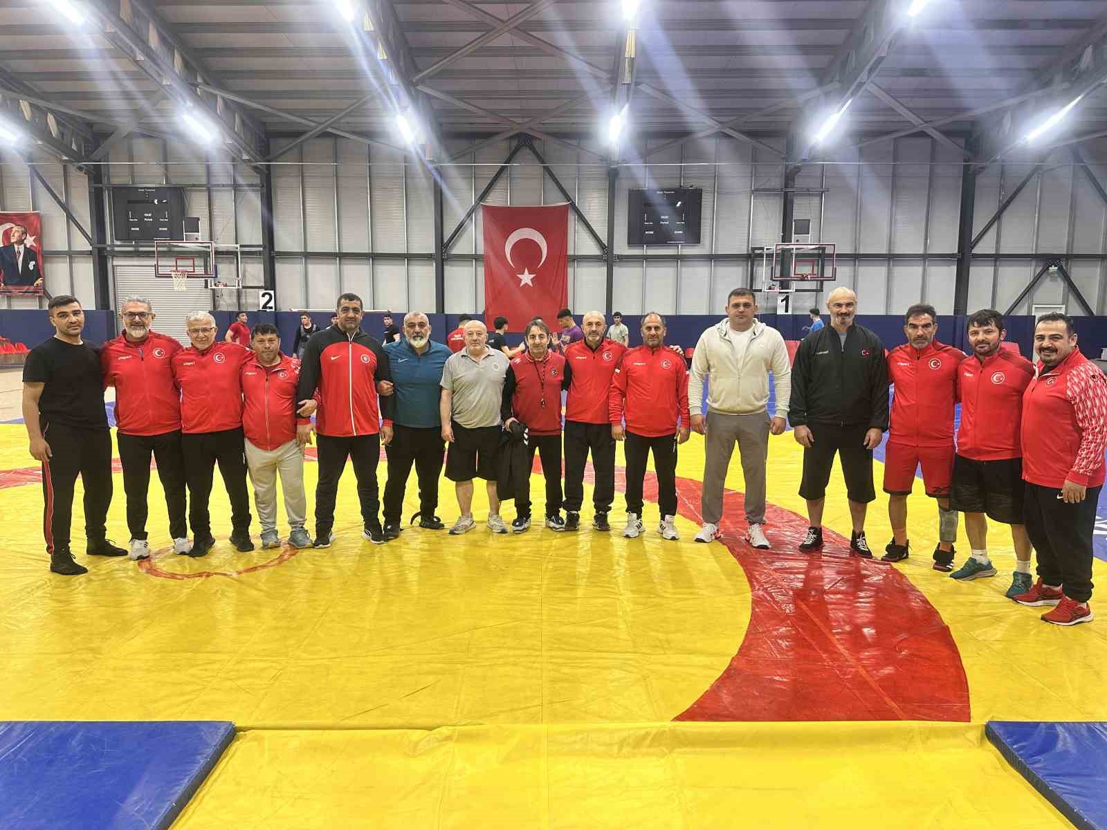 Türkiye İşitme Engelliler Güreş Milli Takımı, Yalova’da kampa girdi